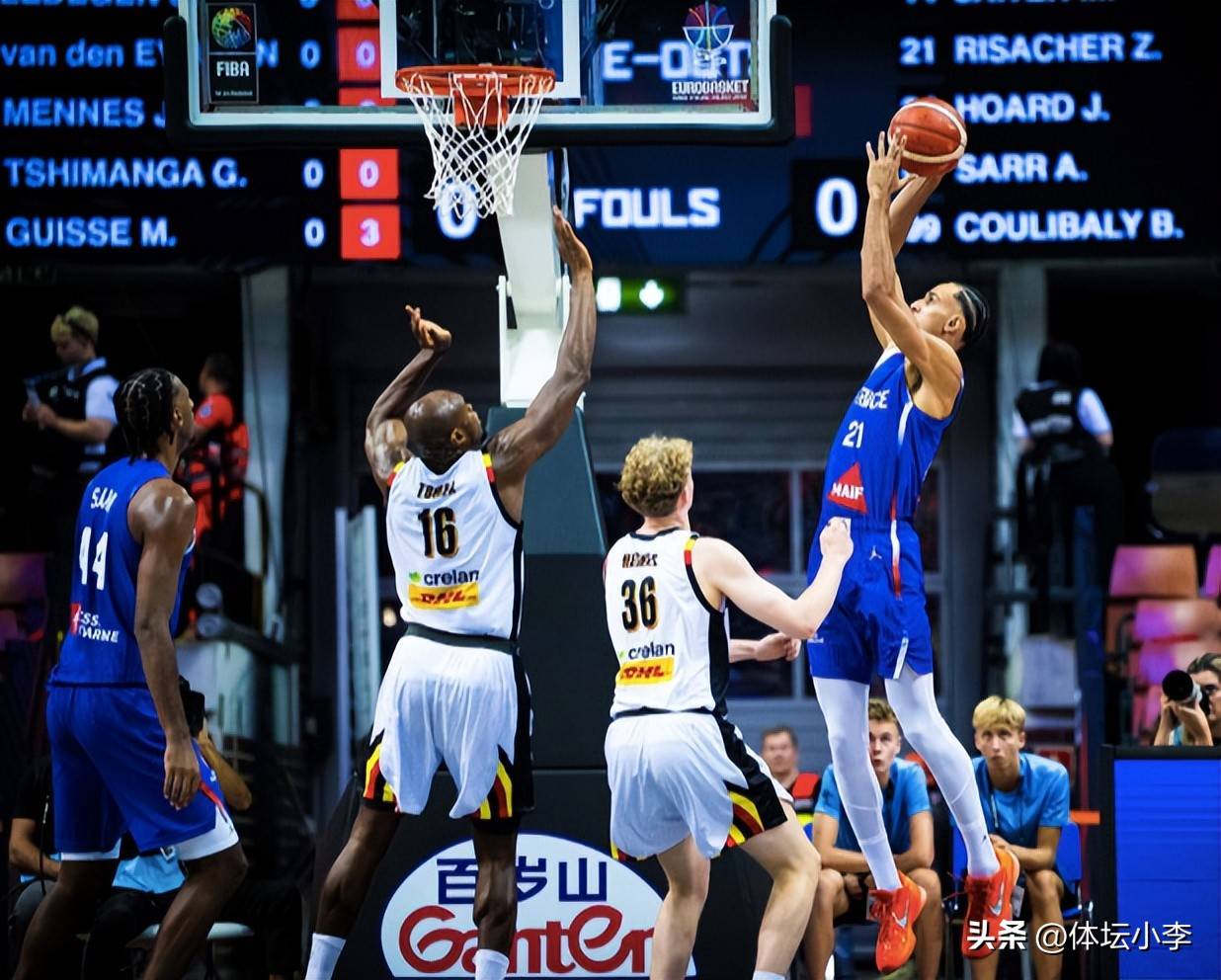 加拿大男篮轻取法国男篮，拉文统治全场