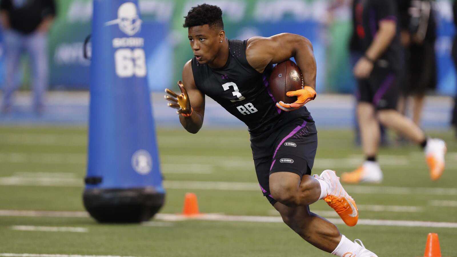 橄榄球球员突破自我，表现堪称完美