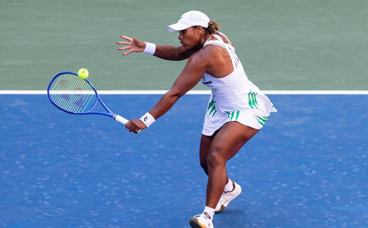 网球选手爆冷获胜，专家预测失准