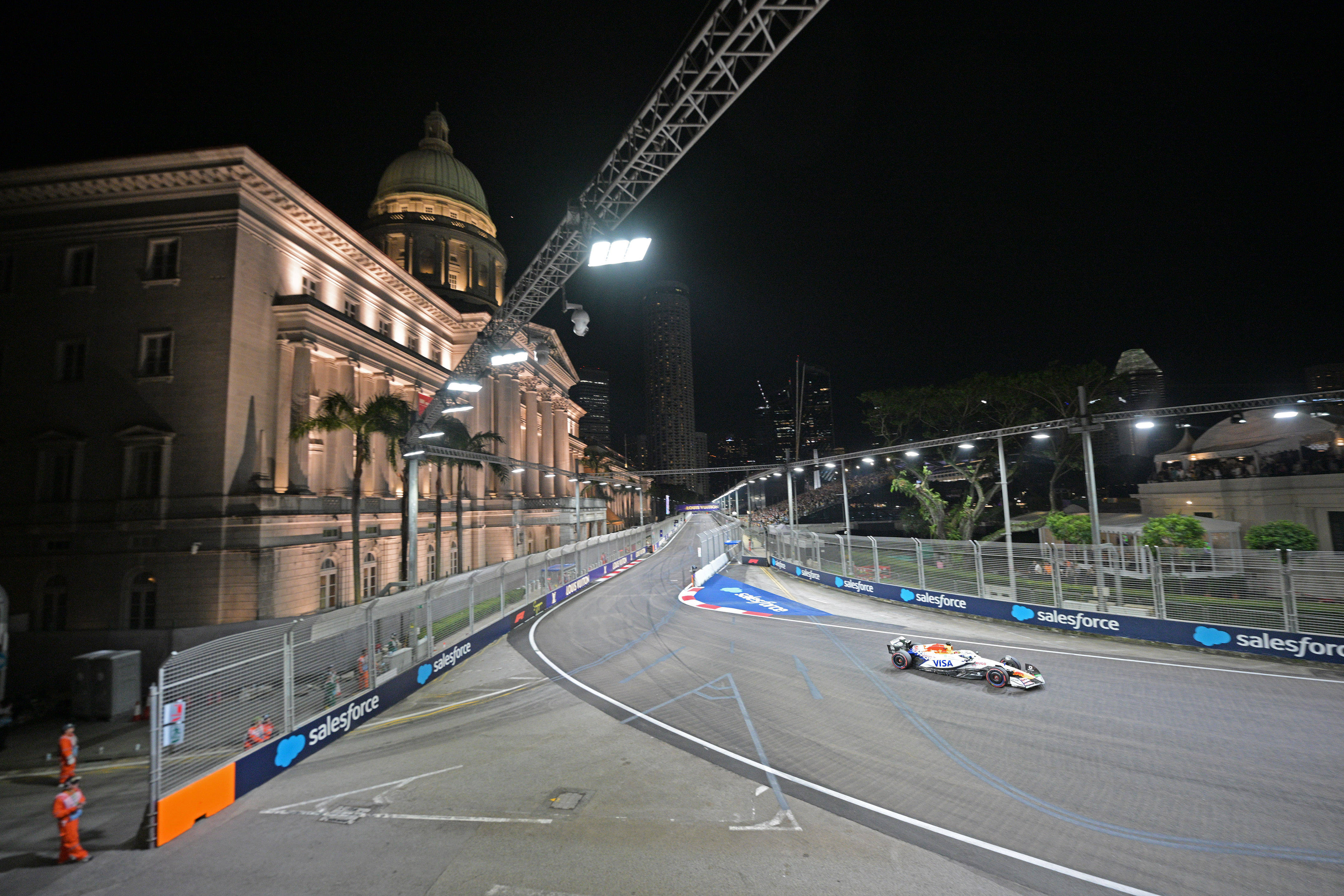 爱游戏官方-阿斯顿马丁碾压红牛车队，阿隆索带队取胜