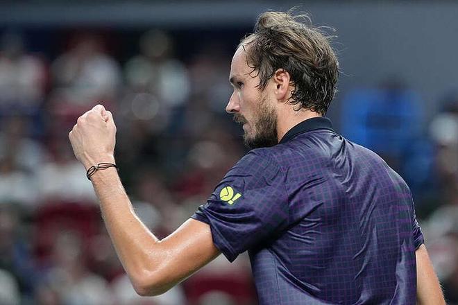 美网鏖战法网,梅德韦杰夫扛起全队 美网鏖战法网,梅德韦杰夫扛起全队