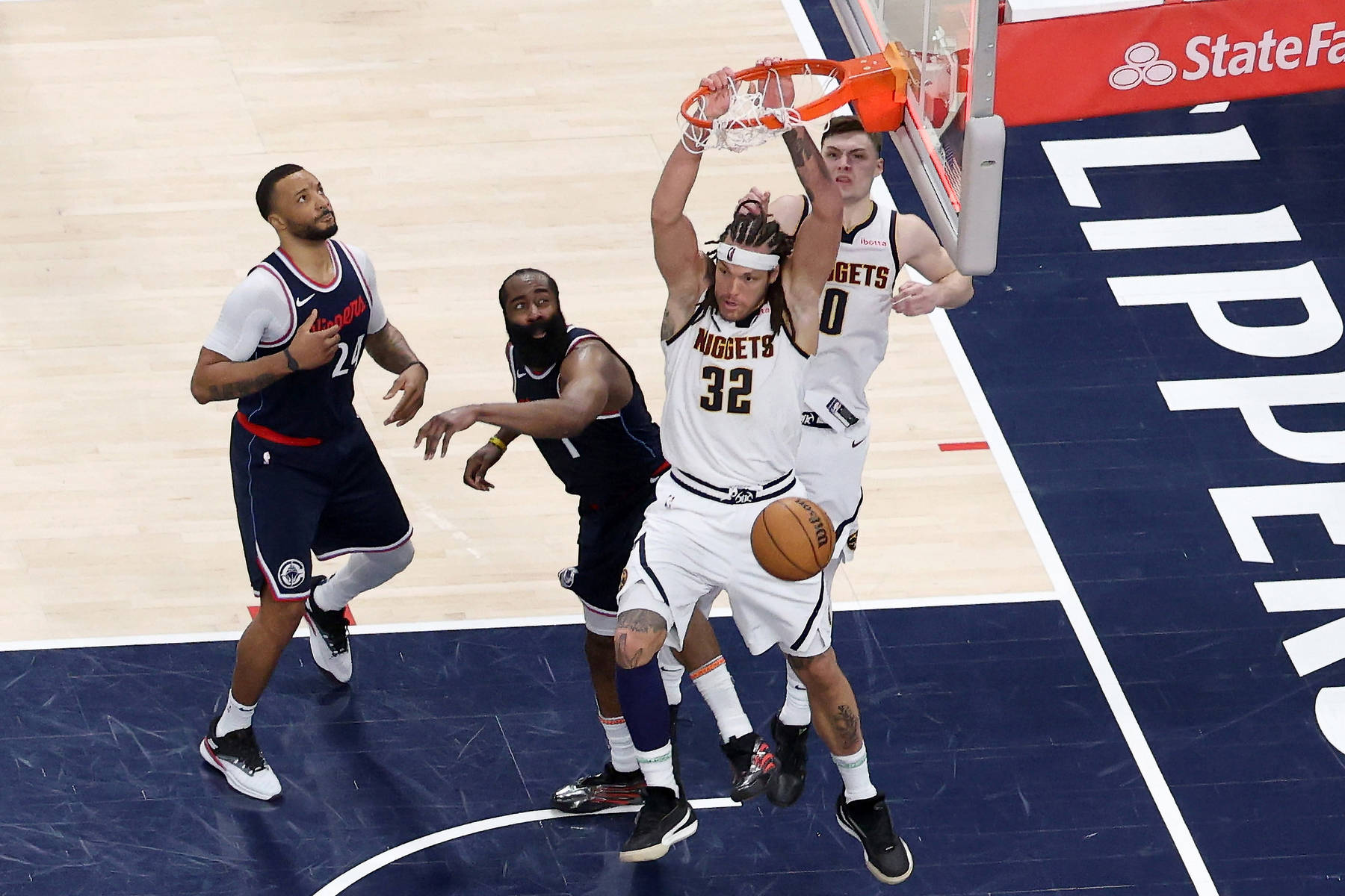 爱游戏下载-篮网鏖战猛龙，戈贝尔点燃赛场