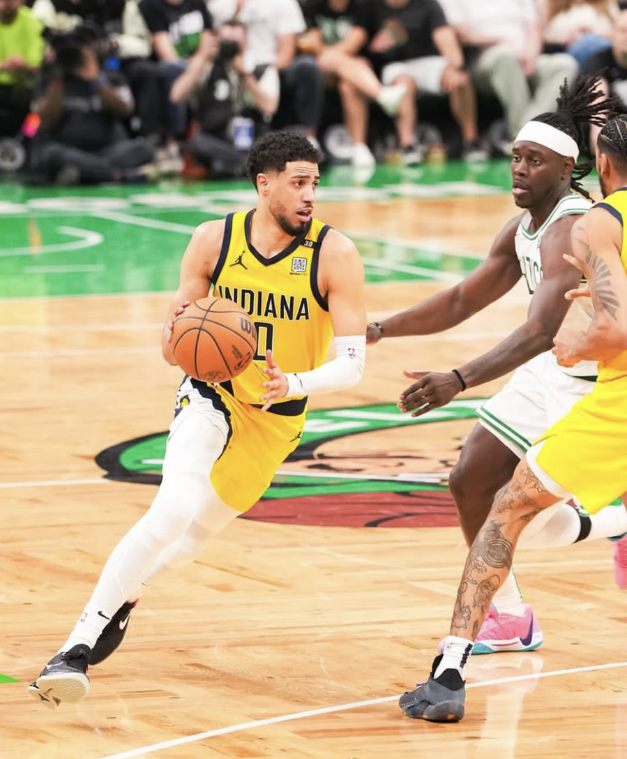 山东队力克灰熊，塔图姆统治全场