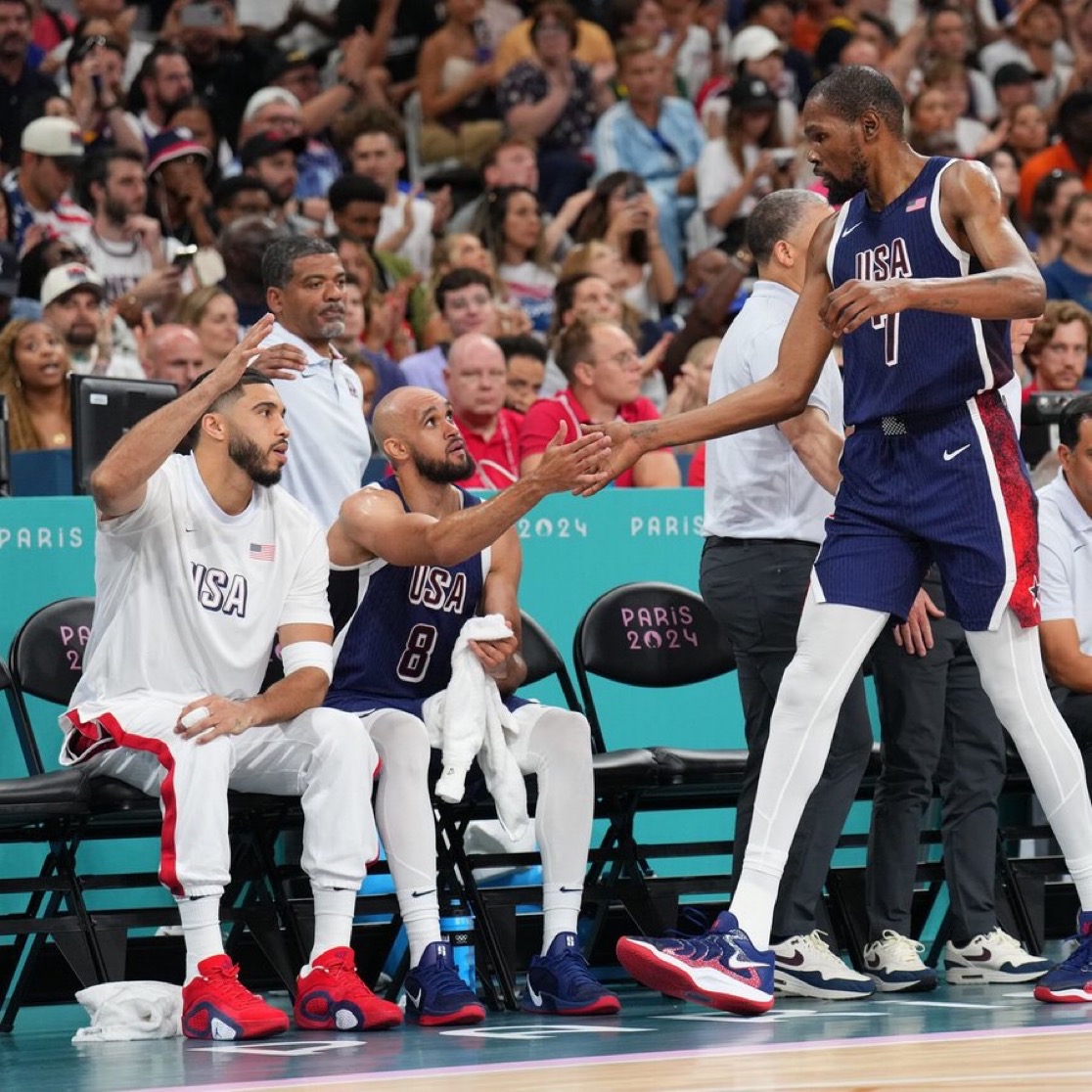 山东队力克灰熊，塔图姆统治全场