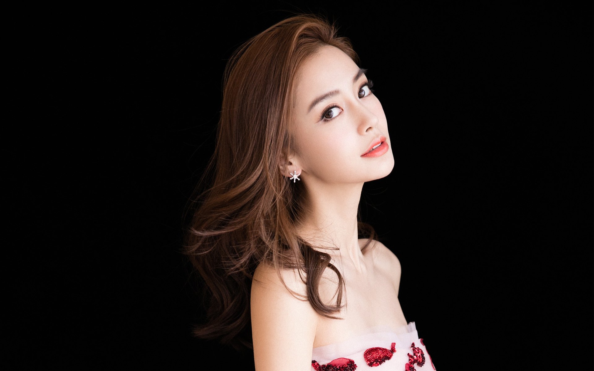 团队狂欢与孤星闪耀,当76人碾压步行者遇上欧文的孤勇纪录夜