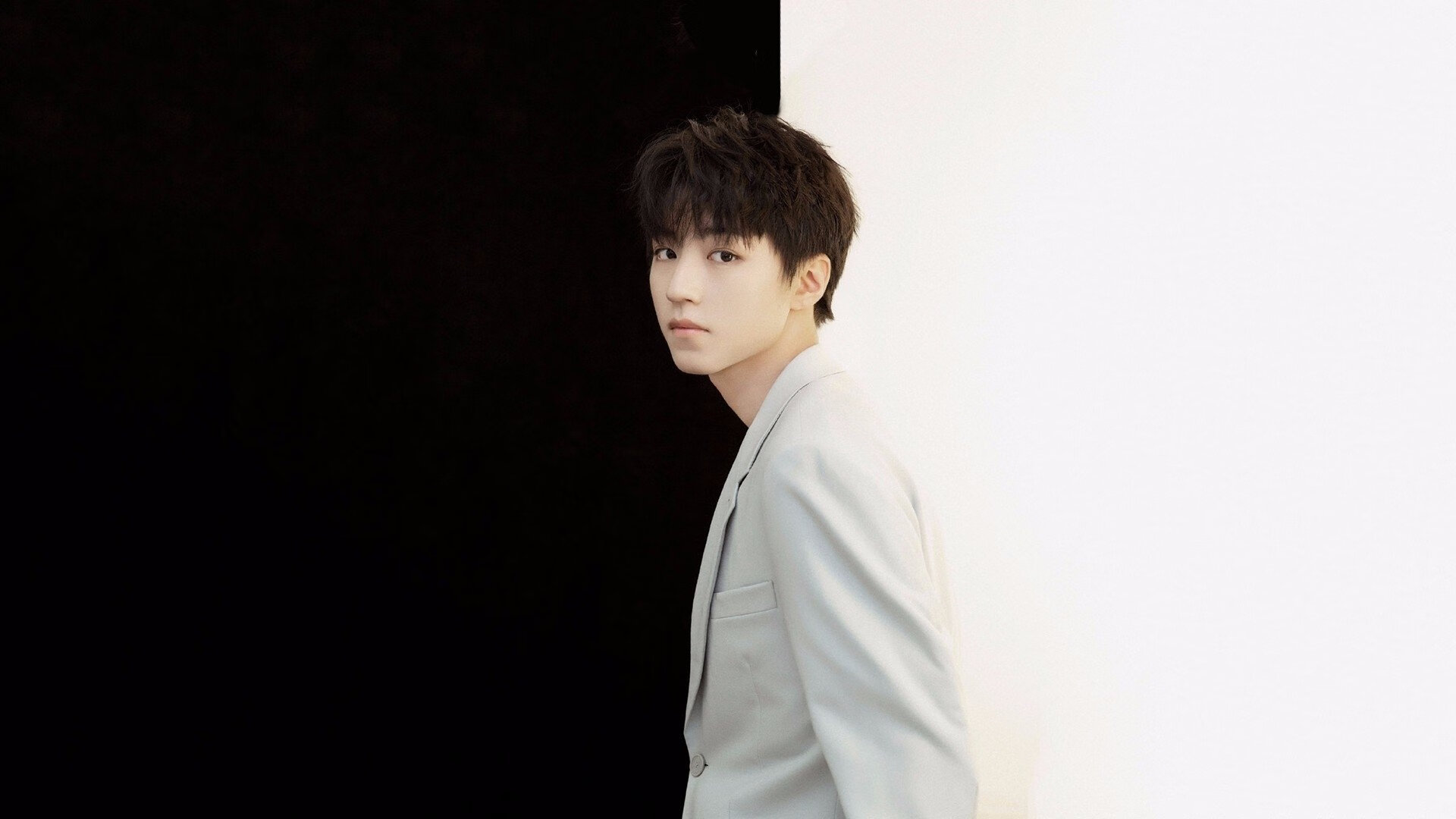 美网硬地风暴,梅德韦杰夫以智慧横扫澳网冠军,关键制胜分奠定王者地位