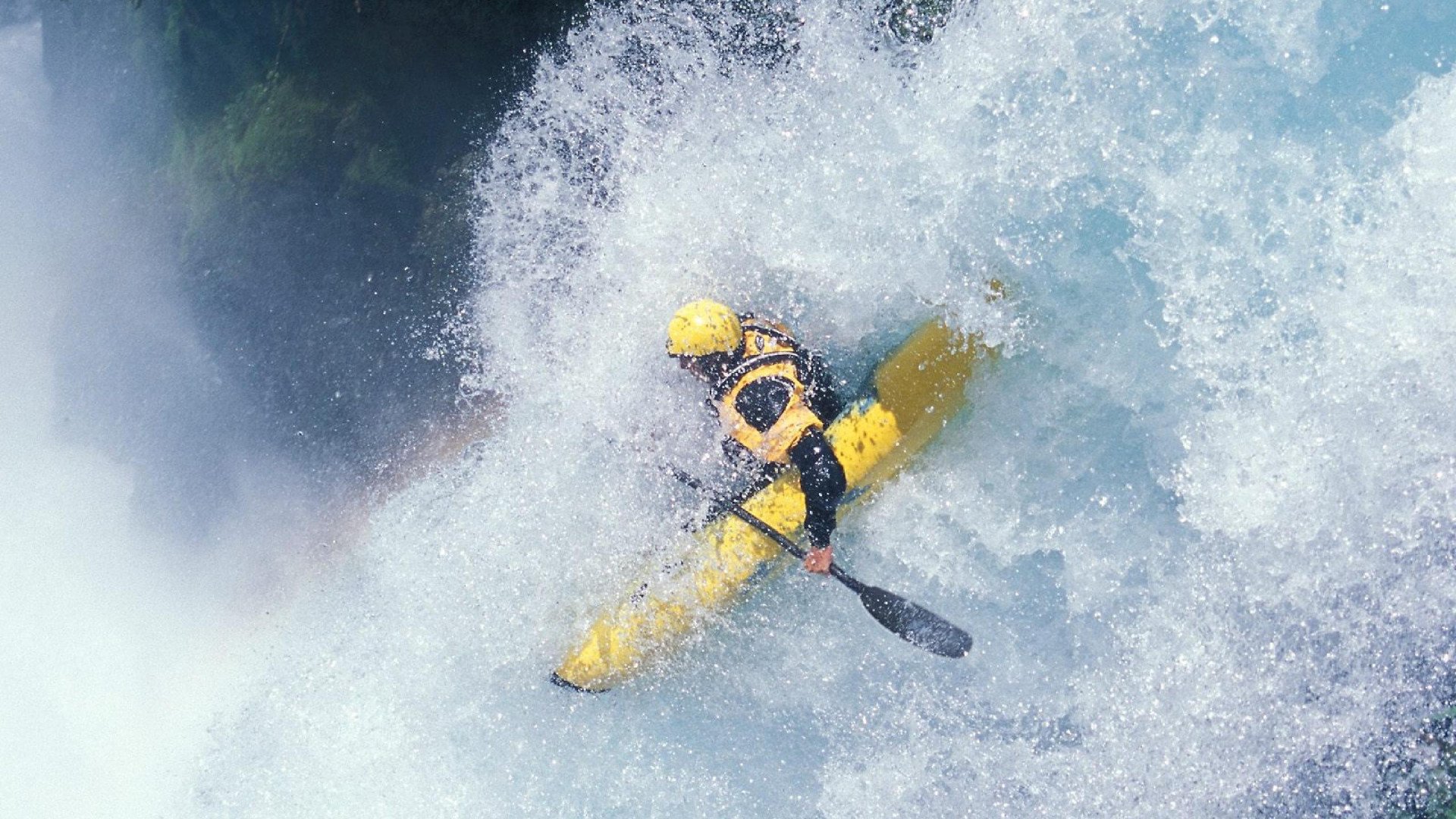 爱游戏官方入口-当F1引擎熄灭时，迪马利亚用一记外脚背划亮了整座城市—记一场跨越赛道的制胜之夜